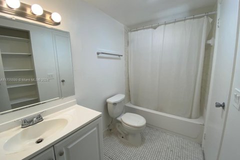 Condominio en venta en Miami, Florida, 1 dormitorio, 78.04 m2 № 1960380 - foto 9