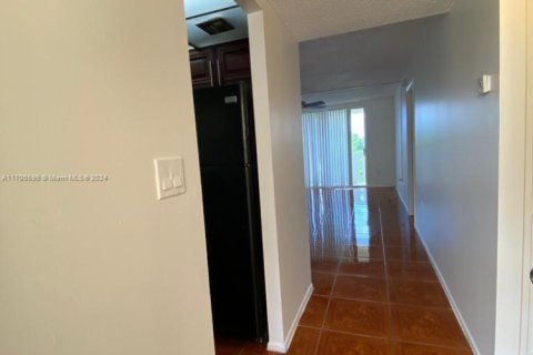 Condominio en venta en Miami, Florida, 1 dormitorio, 78.04 m2 № 1960380 - foto 5