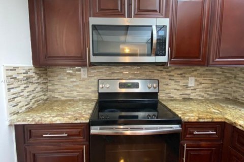 Condominio en venta en Miami, Florida, 1 dormitorio, 78.04 m2 № 1960380 - foto 3