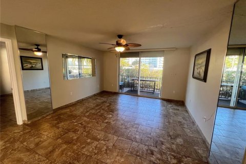 Condo in Dunedin, Florida, 2 bedrooms  № 2237877 - photo 3