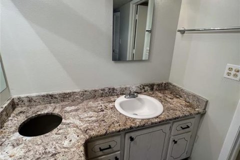 Condo in Dunedin, Florida, 2 bedrooms  № 2237877 - photo 14