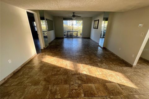 Condo in Dunedin, Florida, 2 bedrooms  № 2237877 - photo 13