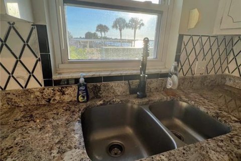 Condo in Dunedin, Florida, 2 bedrooms  № 2237877 - photo 8
