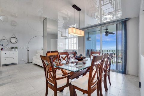 Copropriété à vendre à Hollywood, Floride: 2 chambres, 116.31 m2 № 1958101 - photo 14