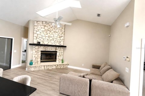 House in Palm Coast, Florida 3 bedrooms, 204.01 sq.m. № 2110566 - photo 9