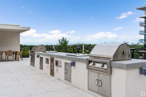 Villa ou maison à louer à North Miami, Floride: 3 chambres, 47955.41 m2 № 1963672 - photo 14