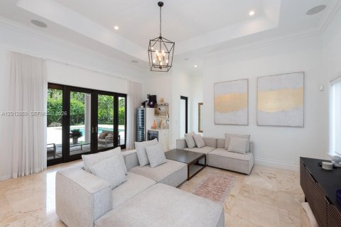 Villa ou maison à vendre à Miami, Floride: 5 chambres, 404.22 m2 № 2085423 - photo 10