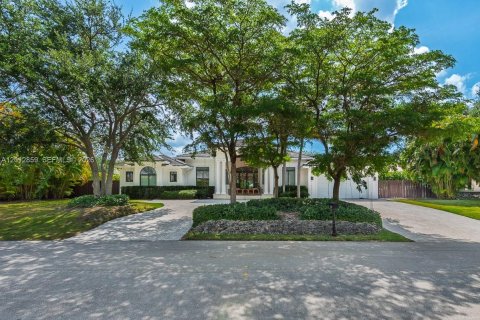 Villa ou maison à vendre à Miami, Floride: 5 chambres, 404.22 m2 № 2085423 - photo 2