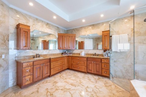 Villa ou maison à vendre à Miami, Floride: 5 chambres, 404.22 m2 № 2085423 - photo 14