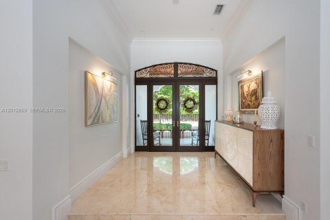 Villa ou maison à vendre à Miami, Floride: 5 chambres, 404.22 m2 № 2085423 - photo 3