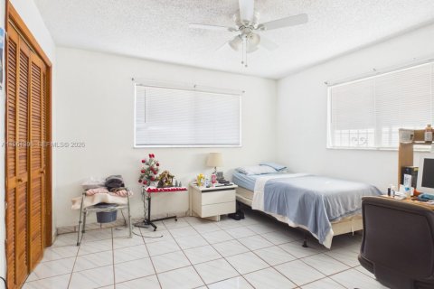 Villa ou maison à vendre à Miami, Floride: 4 chambres, 190.08 m2 № 2024539 - photo 13