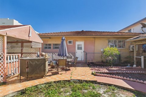 Villa ou maison à vendre à Miami, Floride: 4 chambres, 190.08 m2 № 2024539 - photo 3