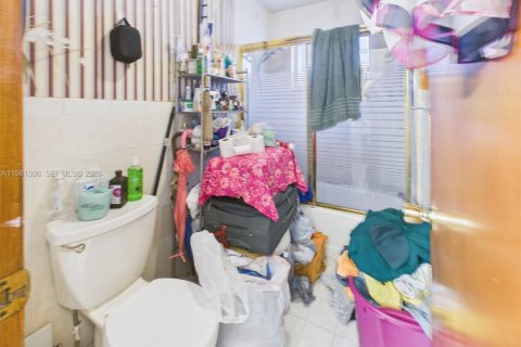 Villa ou maison à vendre à Miami, Floride: 4 chambres, 190.08 m2 № 2024539 - photo 17