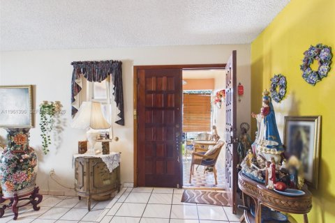 Villa ou maison à vendre à Miami, Floride: 4 chambres, 190.08 m2 № 2024539 - photo 5