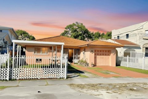 Villa ou maison à Miami, Floride 4 chambres, 190.08 m2 № 2024539