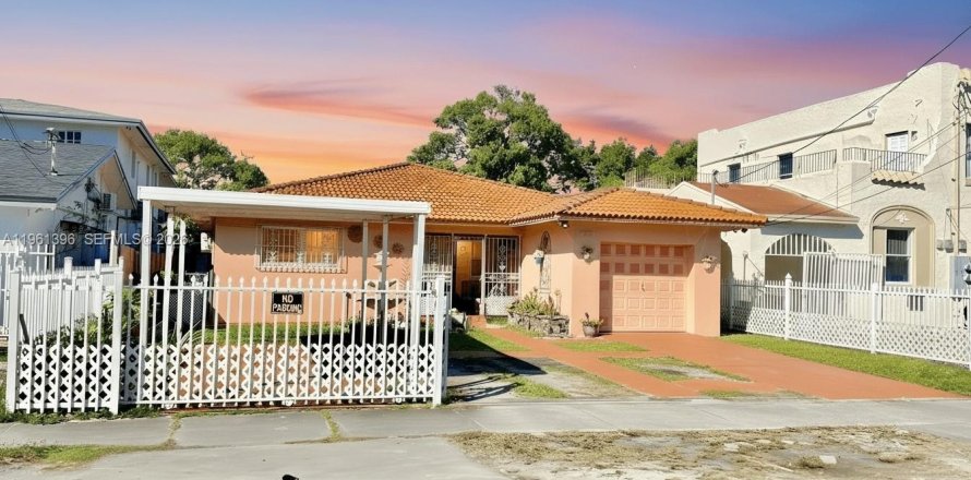Villa ou maison à Miami, Floride 4 chambres, 190.08 m2 № 2024539