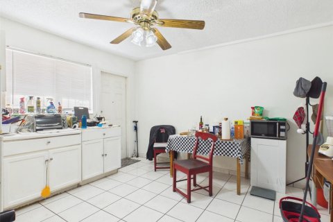 Villa ou maison à vendre à Miami, Floride: 4 chambres, 190.08 m2 № 2024539 - photo 15