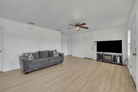 Casa en venta en Casselberry, Florida, 4 dormitorios, 111.39 m2 № 1815961 - foto 6