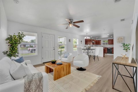 Casa en venta en Casselberry, Florida, 4 dormitorios, 111.39 m2 № 1815961 - foto 4