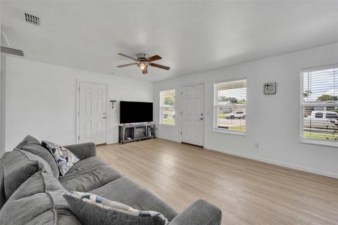 Casa en venta en Casselberry, Florida, 4 dormitorios, 111.39 m2 № 1815961 - foto 7