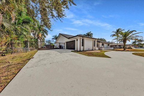 Casa en venta en Miramar, Florida, 4 dormitorios, 272.58 m2 № 1976088 - foto 10