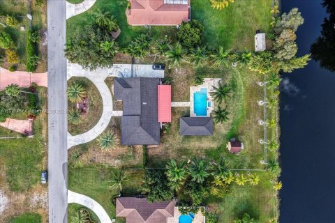 Casa en venta en Miramar, Florida, 4 dormitorios, 272.58 m2 № 1976088 - foto 1