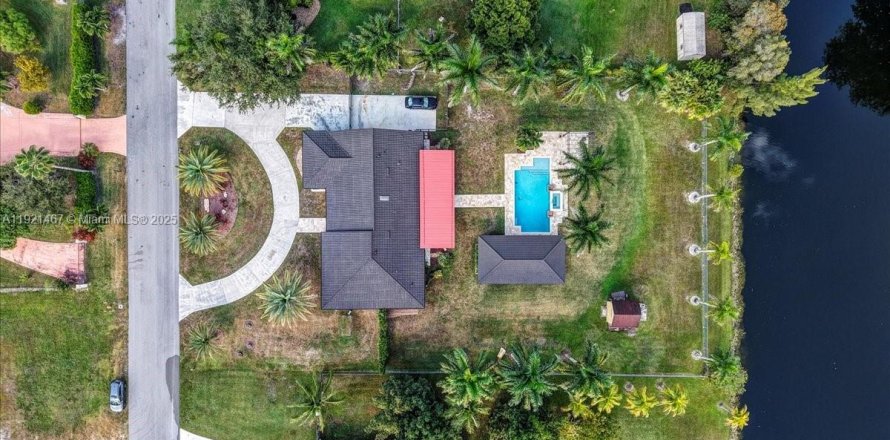 Casa en Miramar, Florida 4 dormitorios, 272.58 m2 № 1976088