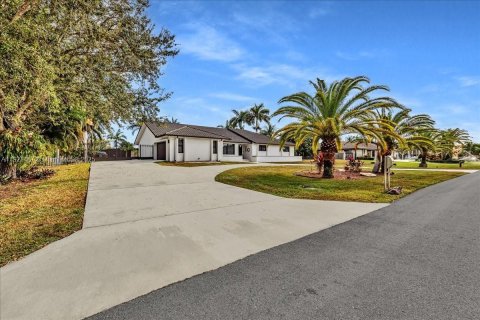 Casa en venta en Miramar, Florida, 4 dormitorios, 272.58 m2 № 1976088 - foto 7