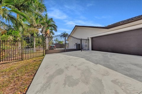 Casa en venta en Miramar, Florida, 4 dormitorios, 272.58 m2 № 1976088 - foto 9