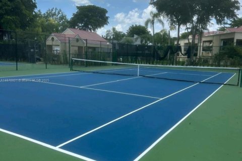Condo in Miami, Florida, 1 bedroom  № 1980960 - photo 12