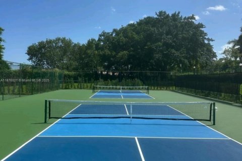 Condo in Miami, Florida, 1 bedroom  № 1980960 - photo 11