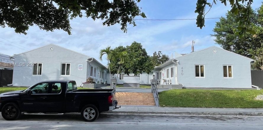 Estudio en Miami, Florida № 1993843