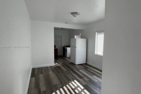 Apartamento en alquiler en Miami, Florida № 1993843 - foto 2