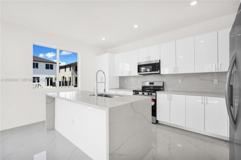 Townhouse in Miami, Florida 5 bedrooms № 2069642 - photo 6