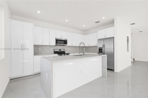 Townhouse in Miami, Florida 5 bedrooms № 2069642 - photo 12