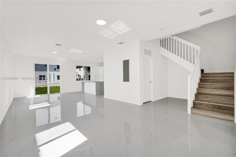 Townhouse in Miami, Florida 5 bedrooms № 2069642 - photo 7