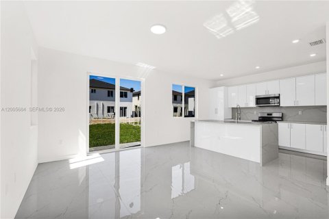 Townhouse in Miami, Florida 5 bedrooms № 2069642 - photo 8