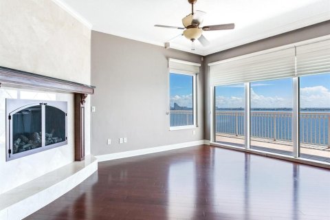 Condo in Tampa, Florida, 3 bedrooms № 2125299 - photo 22