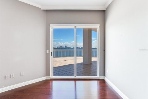 Condo in Tampa, Florida, 3 bedrooms № 2125299 - photo 26