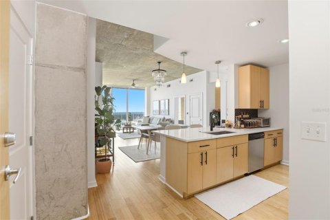 Condo in Orlando, Florida, 2 bedrooms  № 2222532 - photo 5