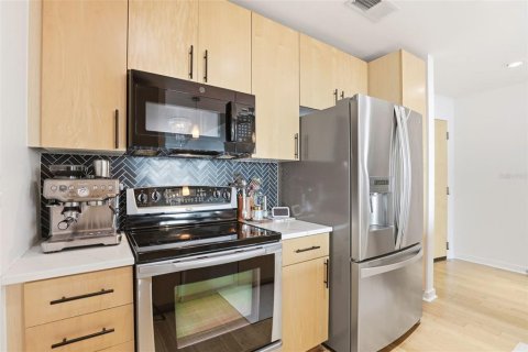 Condo in Orlando, Florida, 2 bedrooms  № 2222532 - photo 8