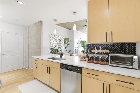 Condo in Orlando, Florida, 2 bedrooms  № 2222532 - photo 9
