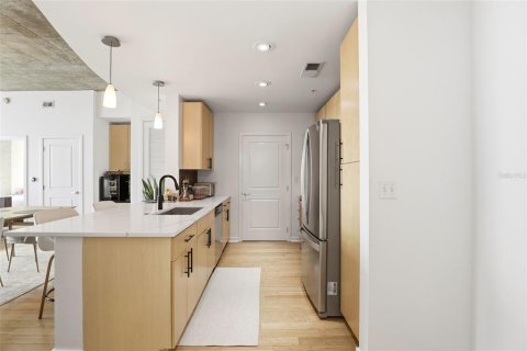 Condo in Orlando, Florida, 2 bedrooms  № 2222532 - photo 6