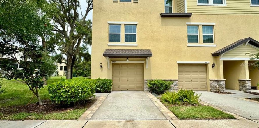 Touwnhouse à PALM RIVER TOWNHOMES à Tampa, Floride 3 chambres, 180.69 m2 № 2151191