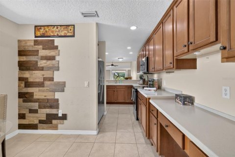 Condo in Tavares, Florida, 2 bedrooms № 2267086 - photo 17