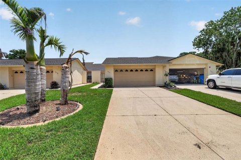 Condo in Tavares, Florida, 2 bedrooms № 2267086 - photo 5