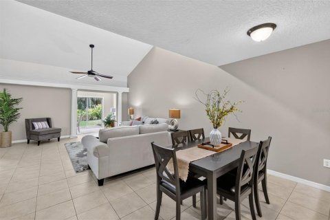 Condo in Tavares, Florida, 2 bedrooms № 2267086 - photo 9