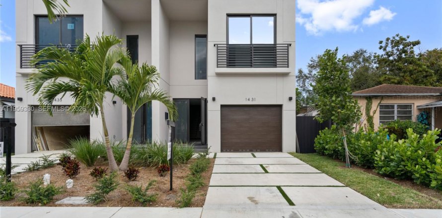 Adosado en Miami, Florida 3 dormitorios, 207.82 m2 № 2025408