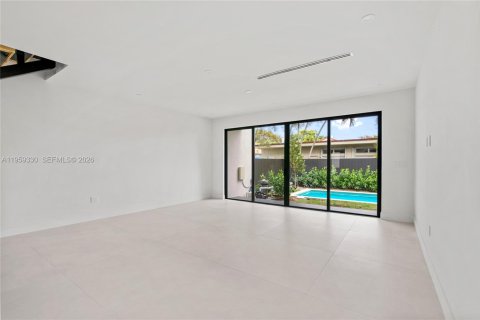 Adosado en venta en Miami, Florida, 3 dormitorios, 207.82 m2 № 2025408 - foto 8