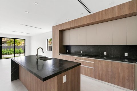 Adosado en venta en Miami, Florida, 3 dormitorios, 207.82 m2 № 2025408 - foto 9